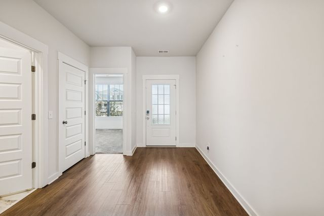 551 Ballard Dr, White House, TN 37188