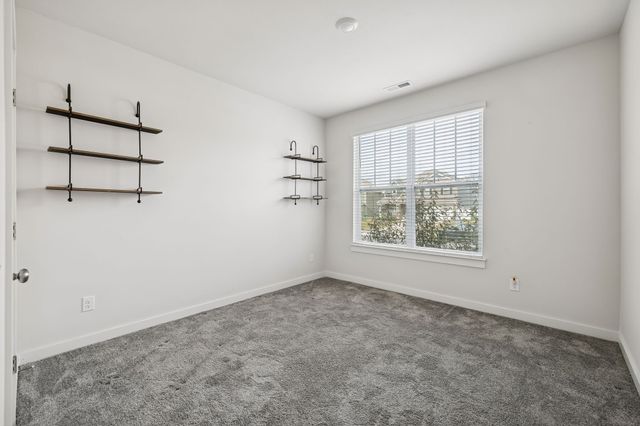 551 Ballard Dr, White House, TN 37188