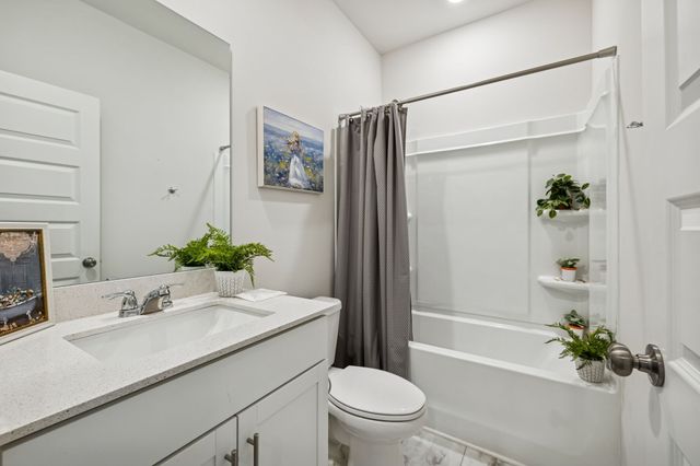 551 Ballard Dr, White House, TN 37188