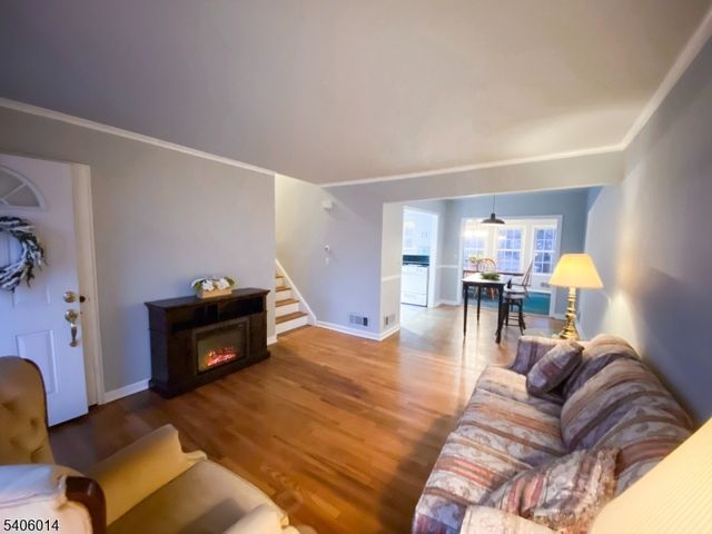 14 Pine St, Edison Twp., NJ 08817