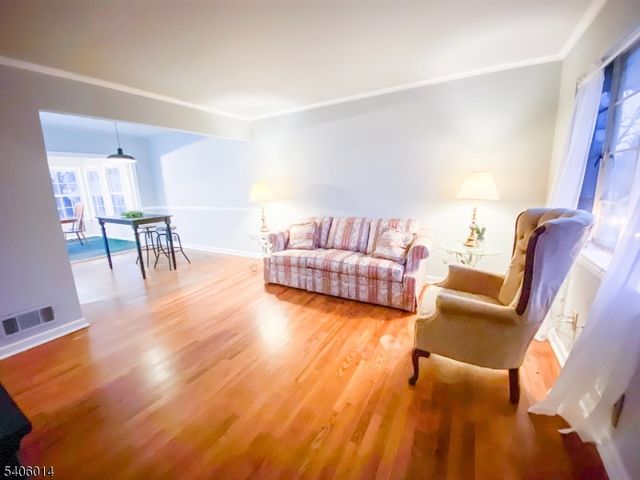 14 Pine St, Edison Twp., NJ 08817