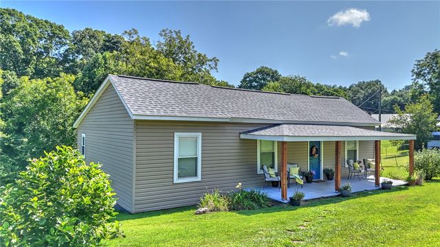 312 Cateechee Trail, Central, SC 29630
