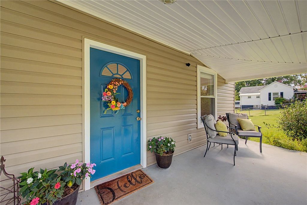 312 Cateechee Trail, Central, SC 29630