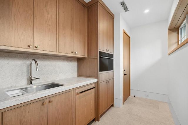 125 Worth Court N, West Palm Beach, FL 33405