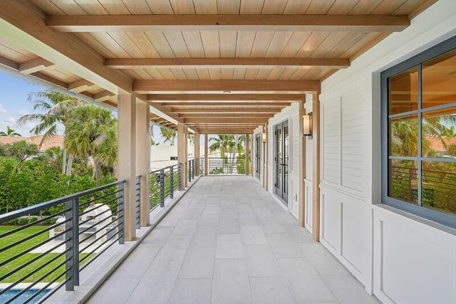 125 Worth Court N, West Palm Beach, FL 33405