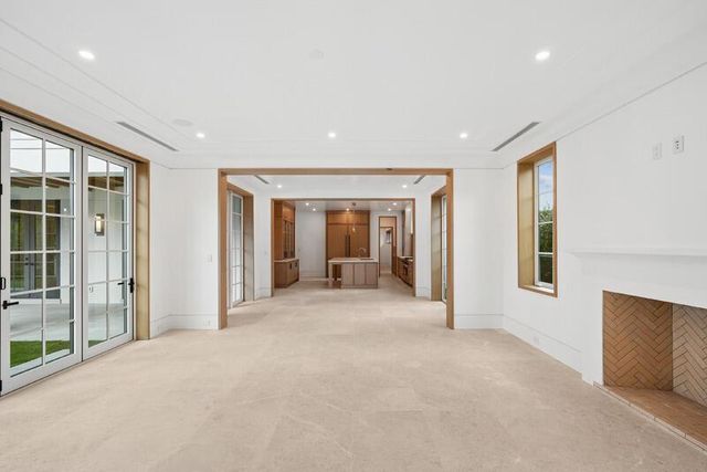 125 Worth Court N, West Palm Beach, FL 33405