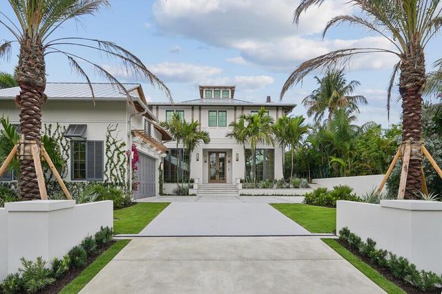 125 Worth Court N, West Palm Beach, FL 33405