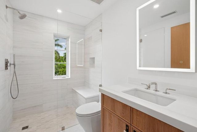 125 Worth Court N, West Palm Beach, FL 33405