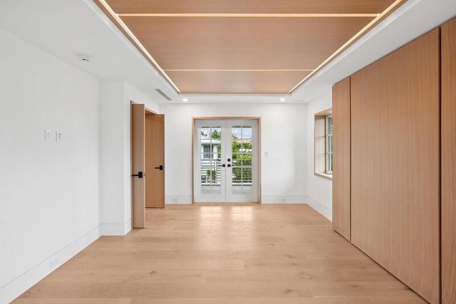 125 Worth Court N, West Palm Beach, FL 33405