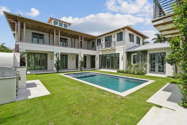 125 Worth Court N, West Palm Beach, FL 33405