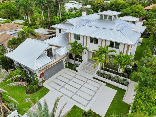 125 Worth Court N, West Palm Beach, FL 33405
