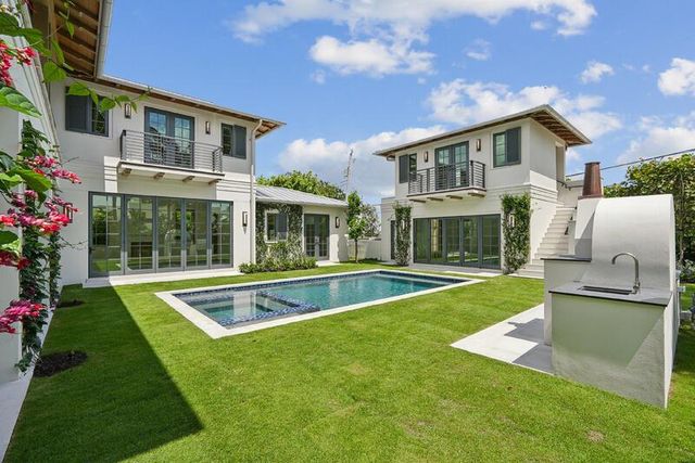 125 Worth Court N, West Palm Beach, FL 33405