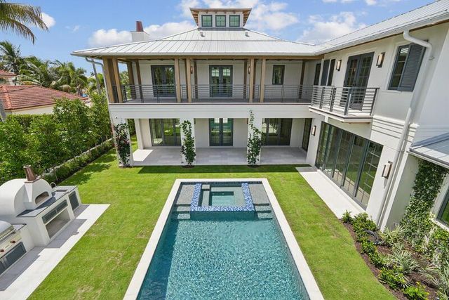 125 Worth Court N, West Palm Beach, FL 33405