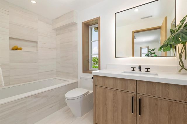 125 Worth Court N, West Palm Beach, FL 33405