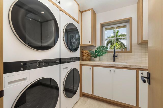 125 Worth Court N, West Palm Beach, FL 33405
