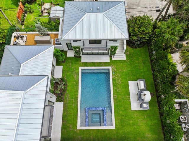 125 Worth Court N, West Palm Beach, FL 33405