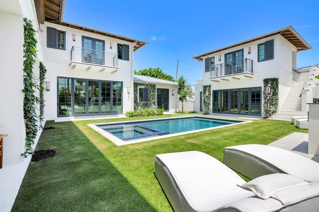 125 Worth Court N, West Palm Beach, FL 33405