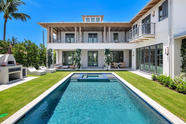 125 Worth Court N, West Palm Beach, FL 33405