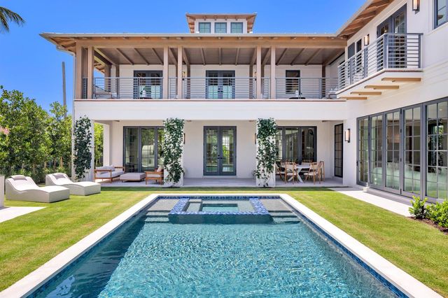 125 Worth Court N, West Palm Beach, FL 33405