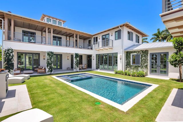 125 Worth Court N, West Palm Beach, FL 33405