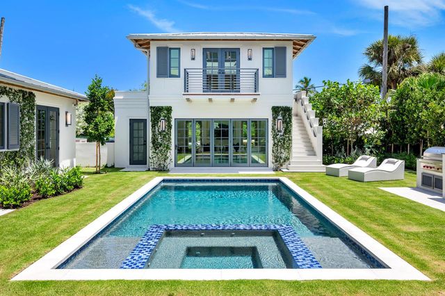125 Worth Court N, West Palm Beach, FL 33405