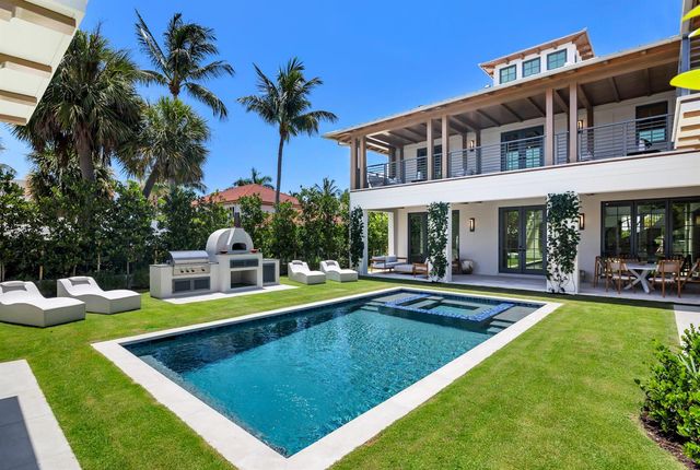 125 Worth Court N, West Palm Beach, FL 33405