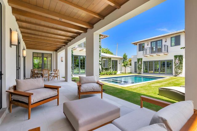 125 Worth Court N, West Palm Beach, FL 33405