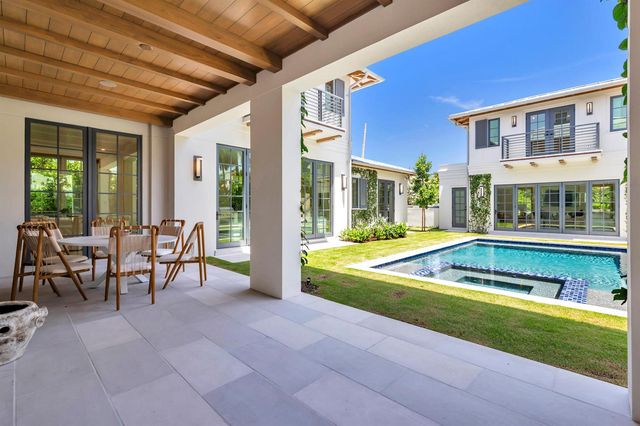 125 Worth Court N, West Palm Beach, FL 33405