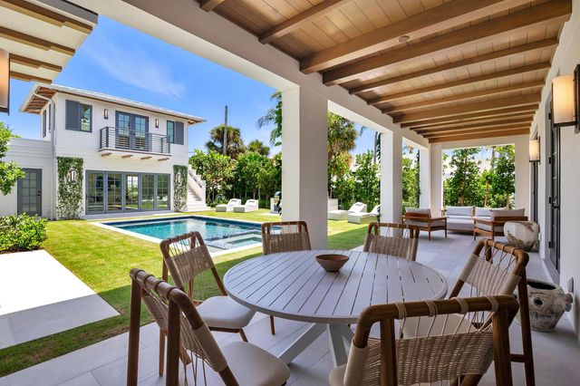 125 Worth Court N, West Palm Beach, FL 33405