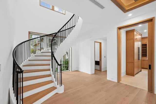 125 Worth Court N, West Palm Beach, FL 33405