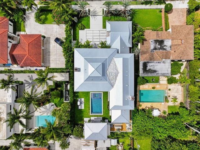 125 Worth Court N, West Palm Beach, FL 33405