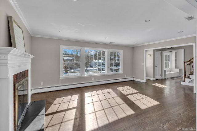 7 Flamingo Drive, Smithtown, NY 11787