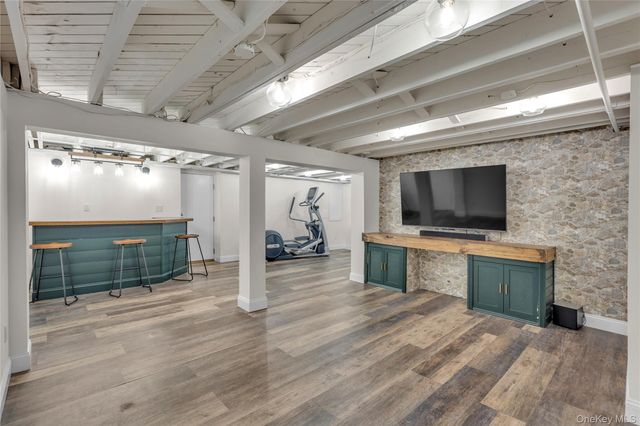 7 Flamingo Drive, Smithtown, NY 11787