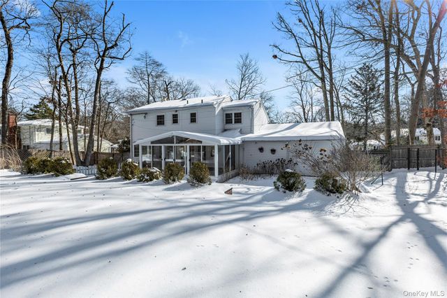 7 Flamingo Drive, Smithtown, NY 11787