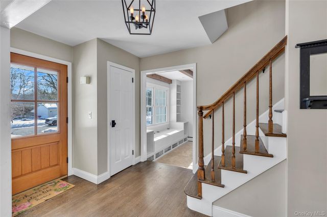 7 Flamingo Drive, Smithtown, NY 11787