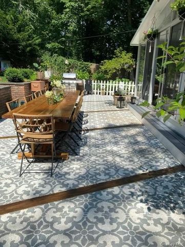 7 Flamingo Drive, Smithtown, NY 11787