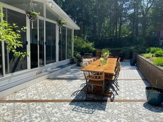 7 Flamingo Drive, Smithtown, NY 11787