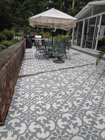 7 Flamingo Drive, Smithtown, NY 11787