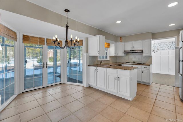 7 Flamingo Drive, Smithtown, NY 11787