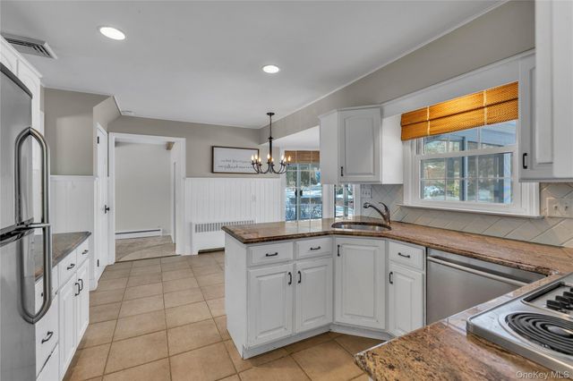 7 Flamingo Drive, Smithtown, NY 11787