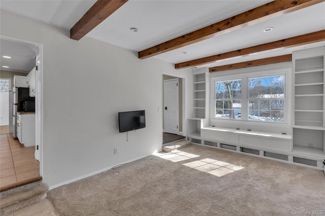 7 Flamingo Drive, Smithtown, NY 11787