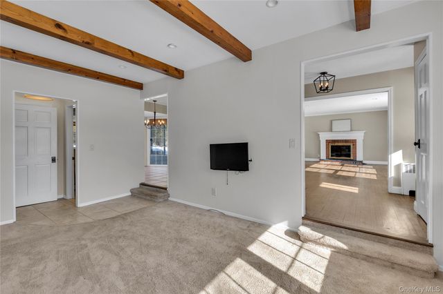 7 Flamingo Drive, Smithtown, NY 11787