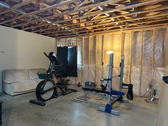 38 Mulberry Loop NE, Minot, ND 58703