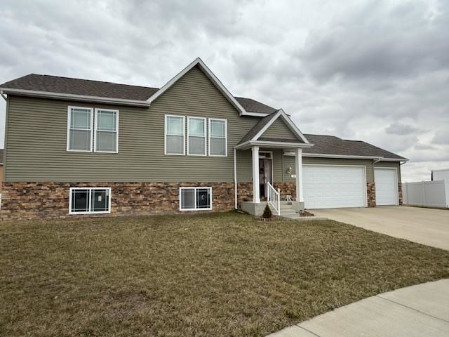 38 Mulberry Loop NE, Minot, ND 58703