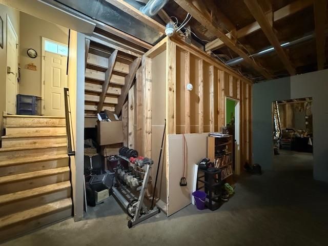 38 Mulberry Loop NE, Minot, ND 58703