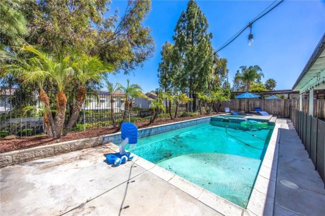 619 Donatello Dr, Corona, CA 92882