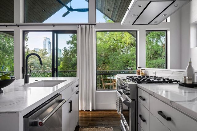 1105 Travis Heights BLVD, Austin, TX 78704