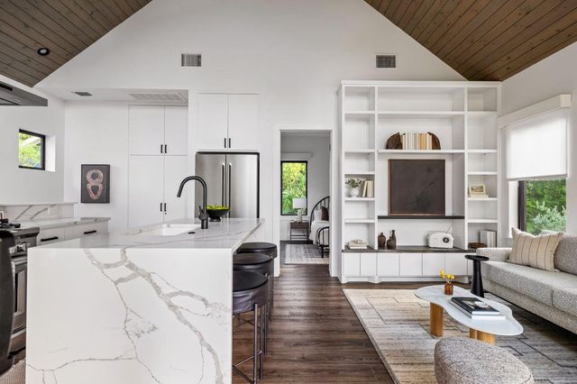 1105 Travis Heights BLVD, Austin, TX 78704