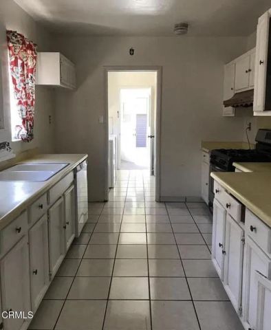 999 N Holliston Avenue, Pasadena, CA 91104