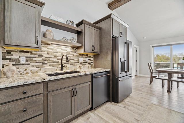 594 PRAIRIE GARDENS LANE, Pulaski, WI 54162